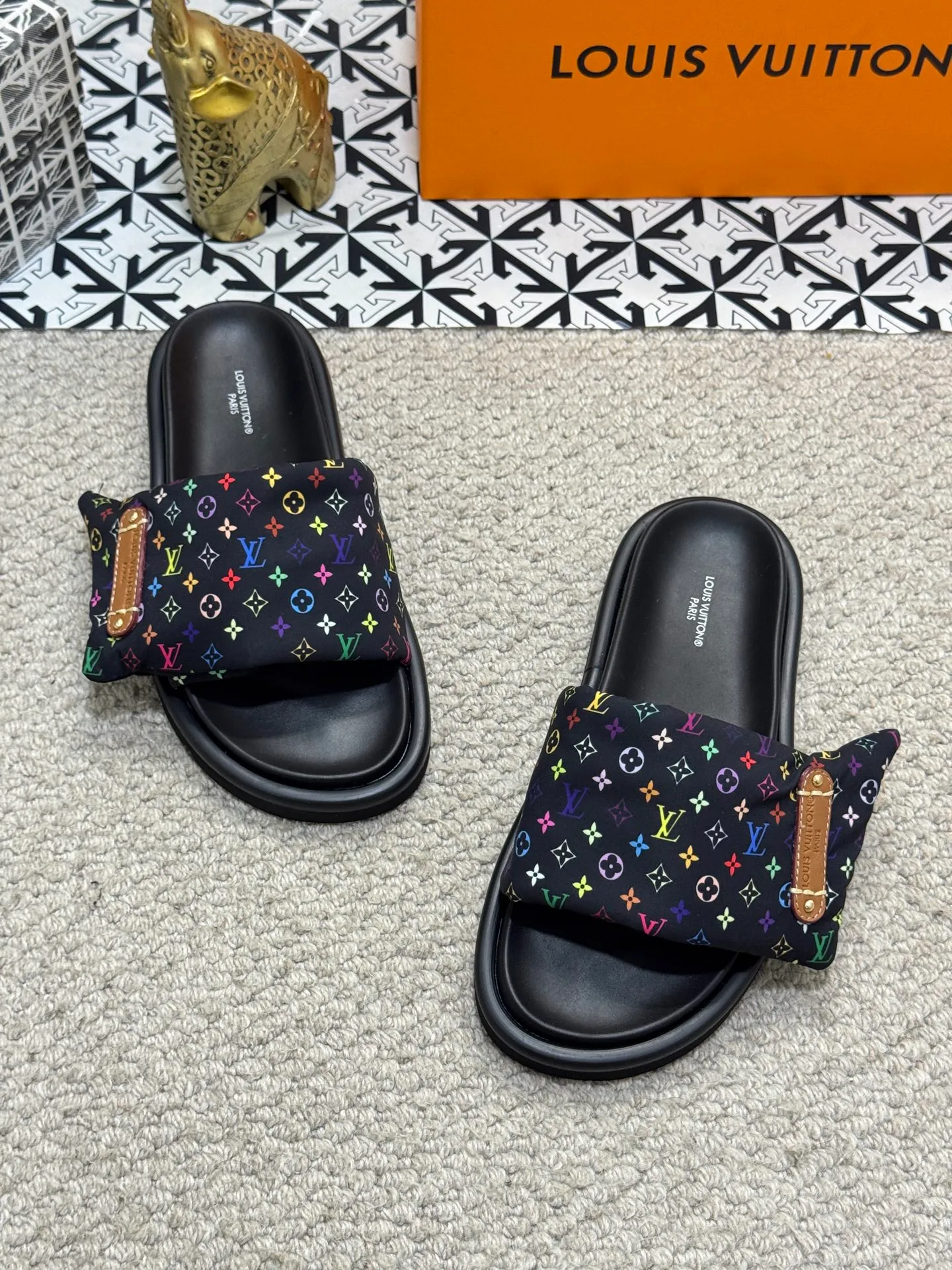 Men's men's shoes 💰360 [New style] 🦇🦇Top original order [Louis Vuitton] Couple style 👫Spring and summer style🎯🎯As an active family in the fashion industry ⭐ Lv is characterized by bold innovation ⚡Fabric down cloth🔥 Combined outsole, clean and tidy ⚡Fashionable and generous🌹Multiple colors available..Size: 36-44 (45 customized